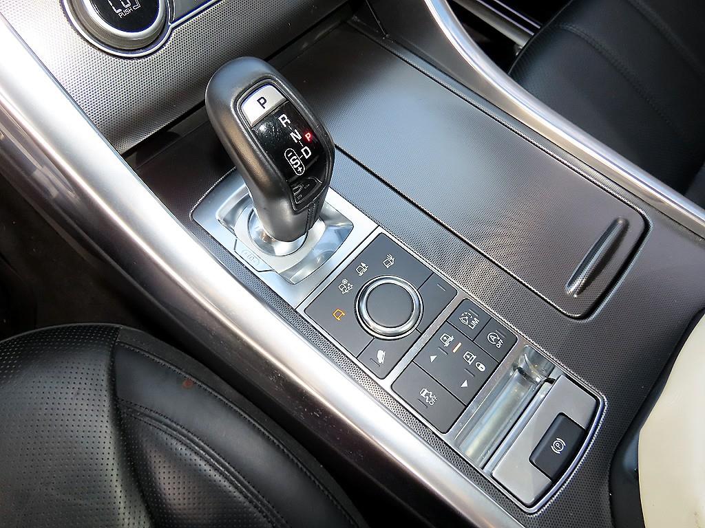 Land Rover Range Rover Sport — photo 11
