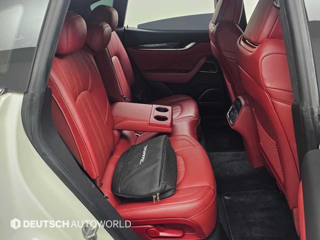 Maserati Levante — photo 11