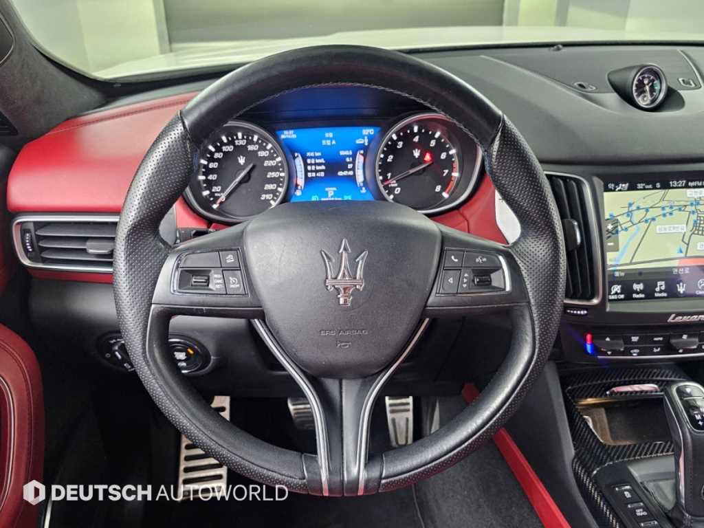 Maserati Levante — photo 12