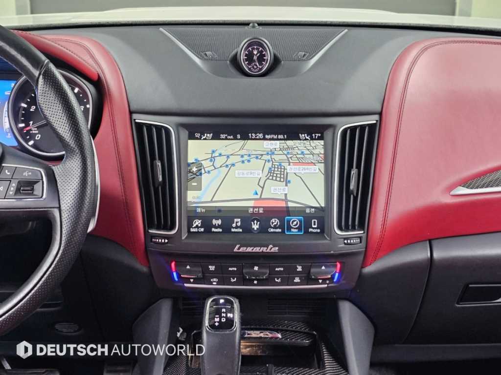 Maserati Levante — photo 13