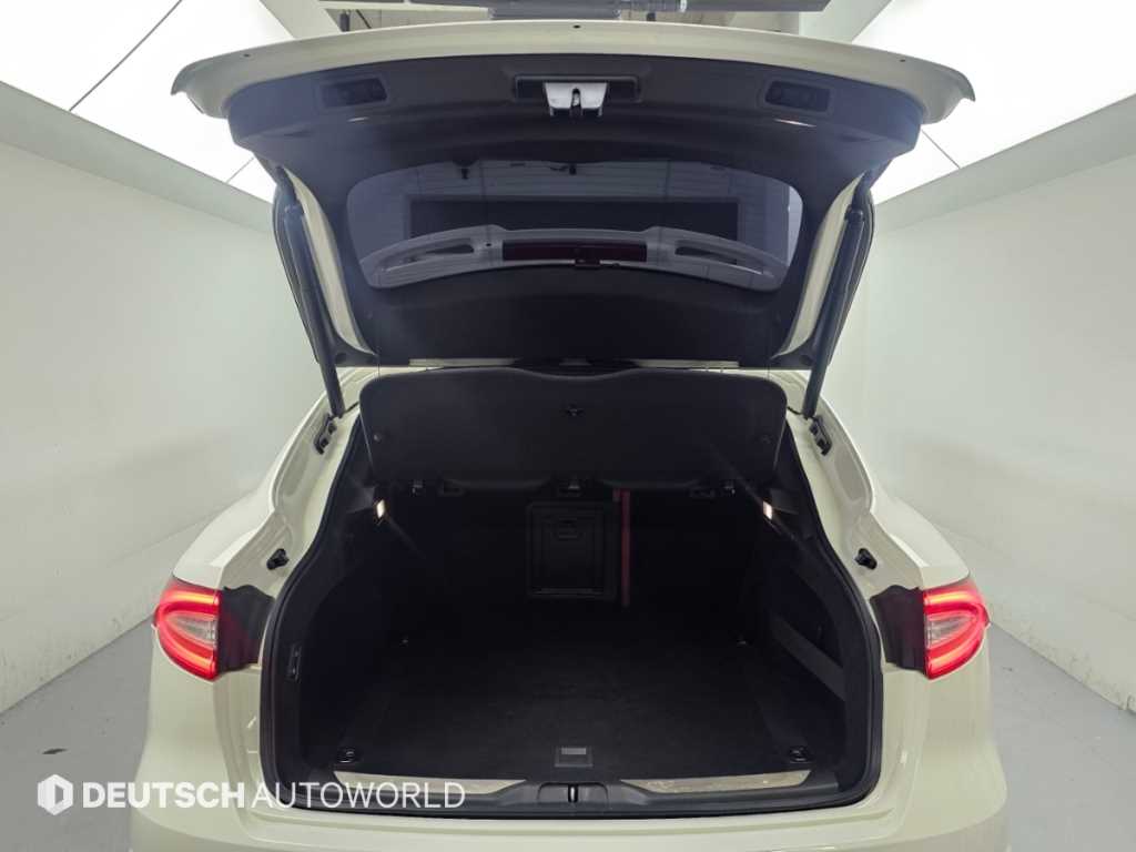 Maserati Levante — photo 18