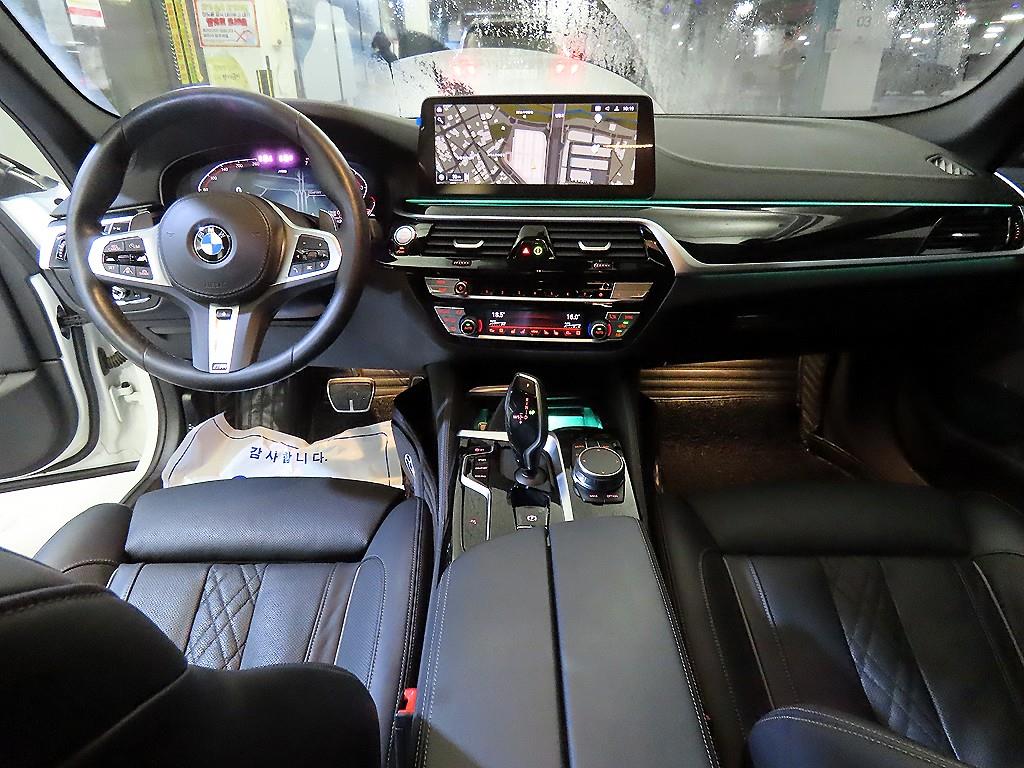 BMW 5-Series — photo 10