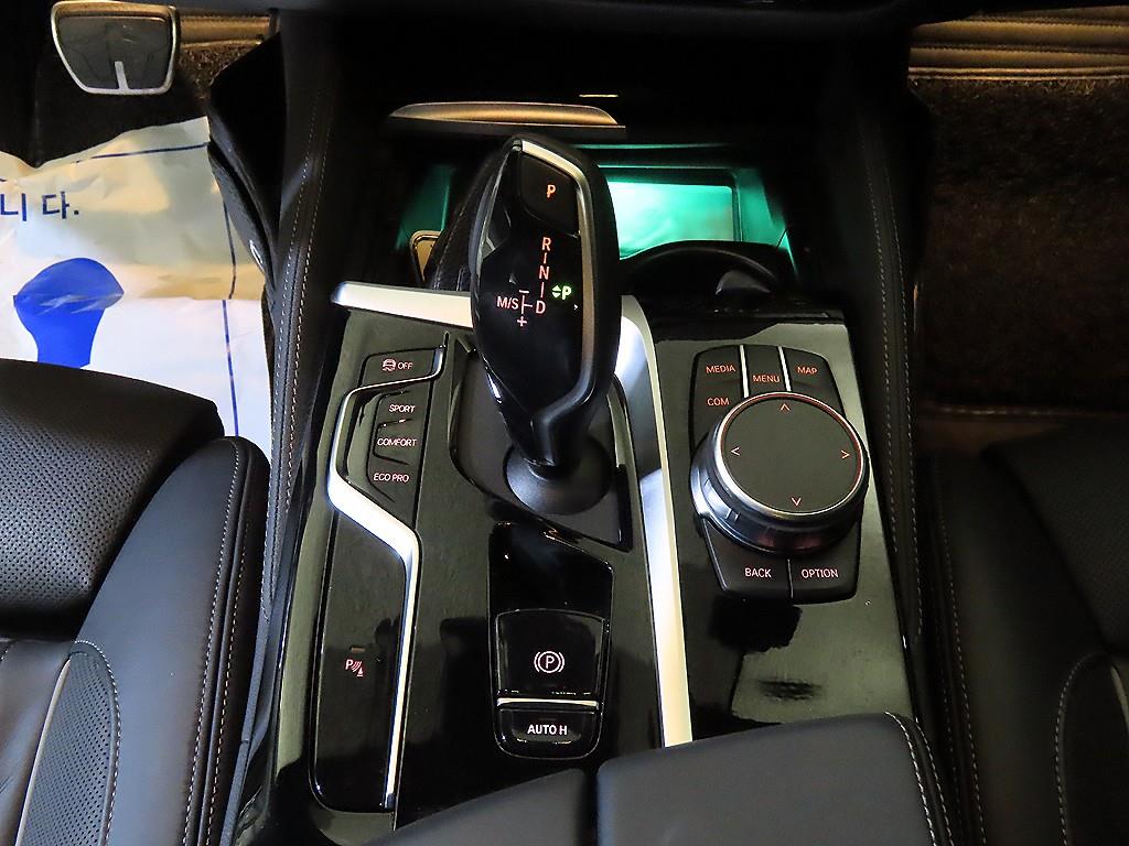 BMW 5-Series — photo 12