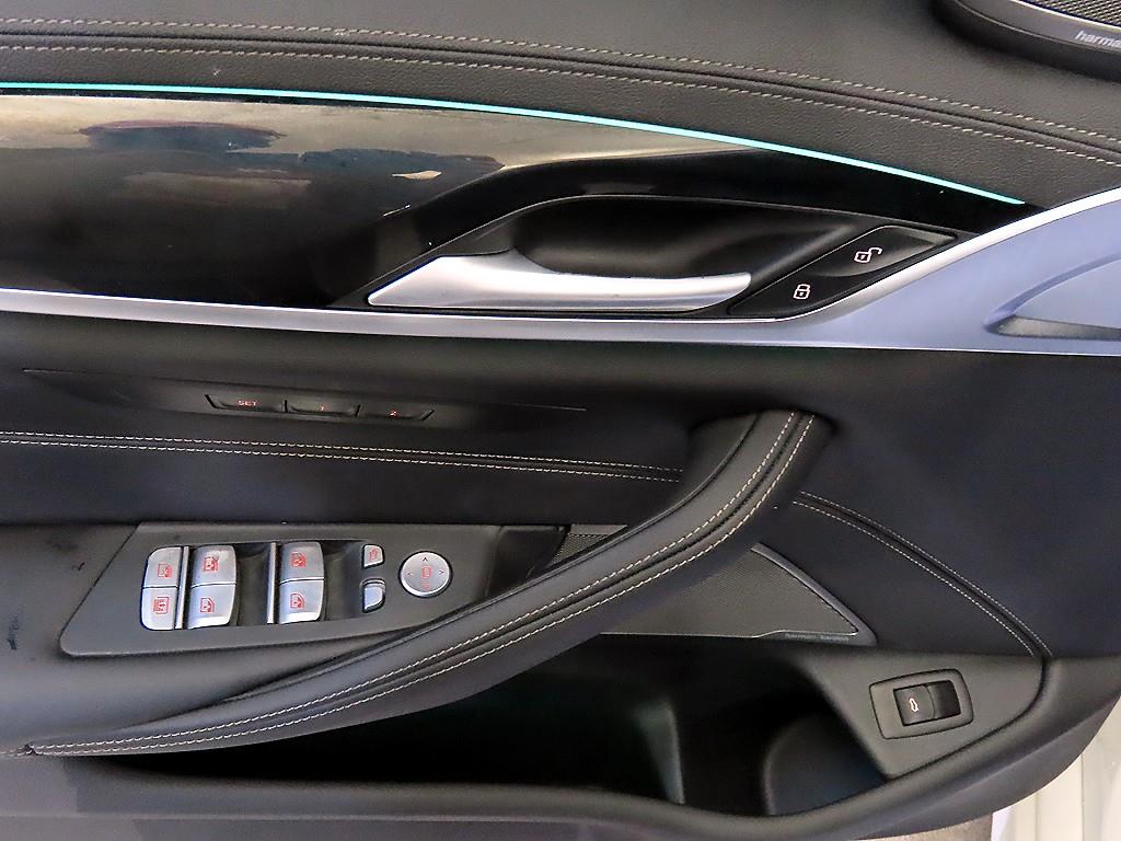 BMW 5-Series — photo 13
