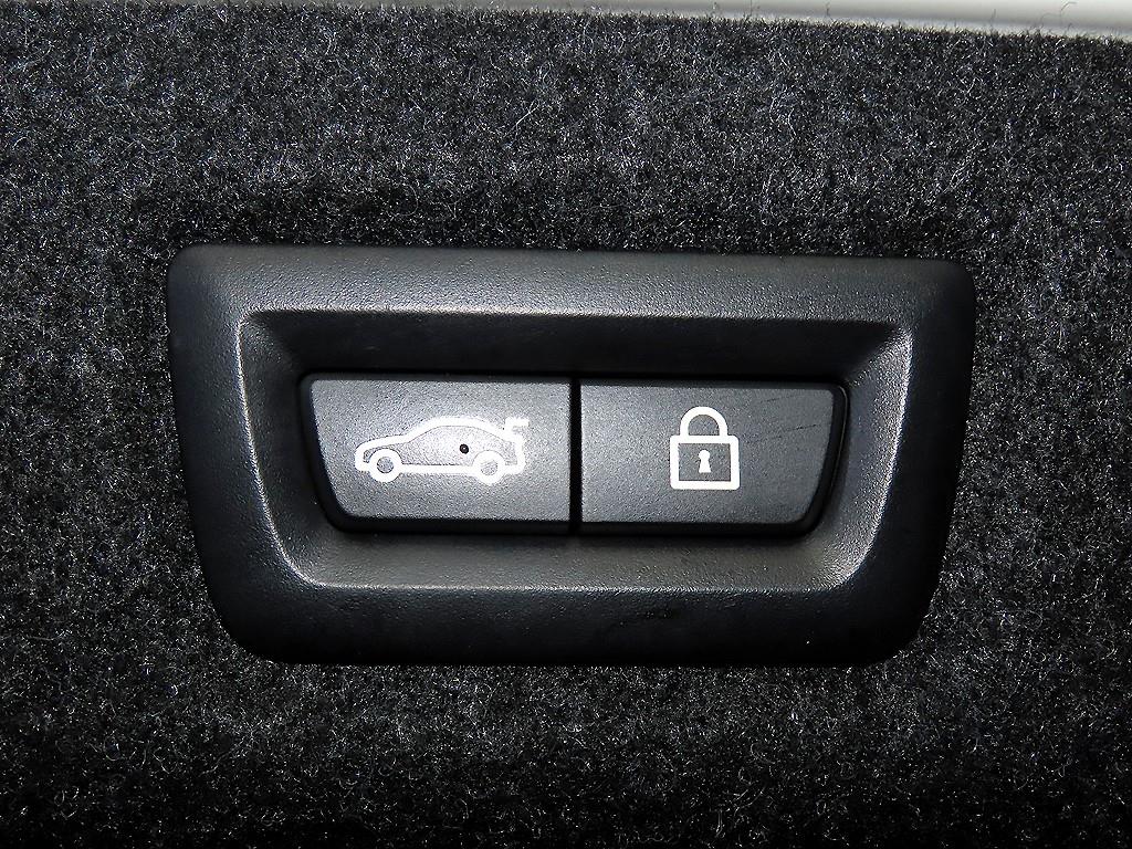 BMW 5-Series — photo 17