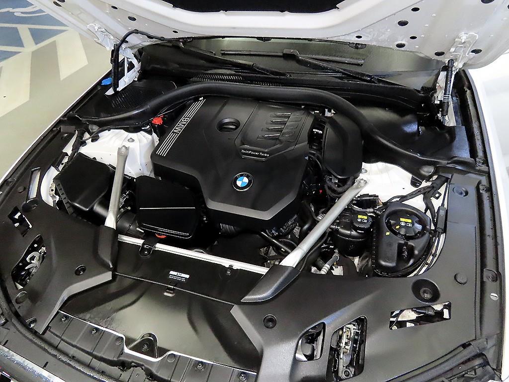BMW 5-Series — photo 19
