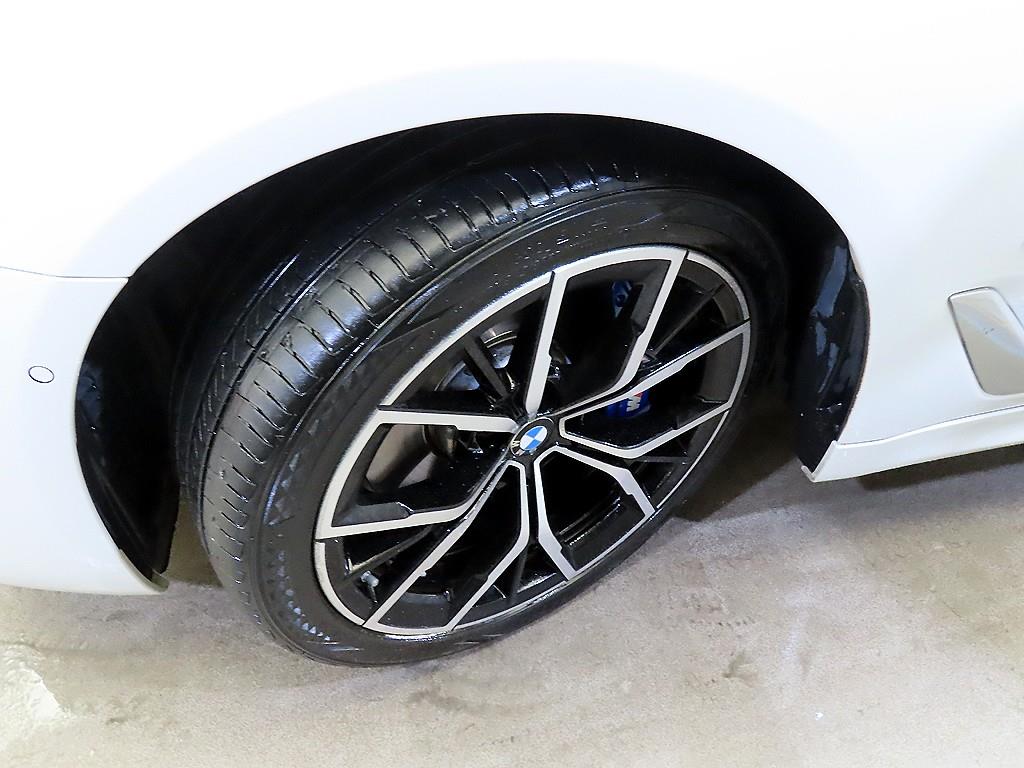 BMW 5-Series — photo 20