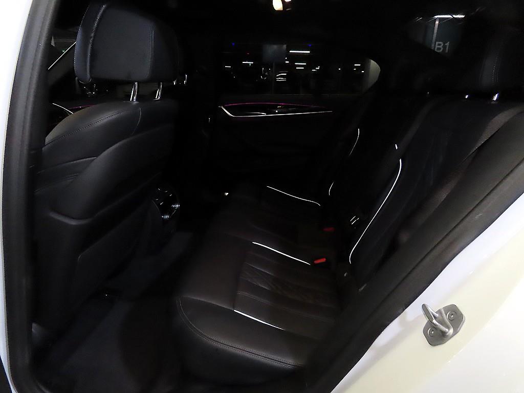 BMW 5-Series — photo 07