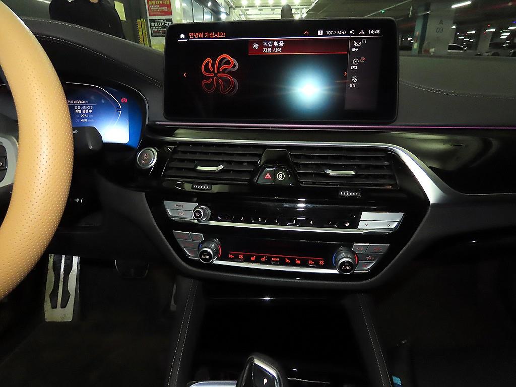 BMW 5-Series — photo 11