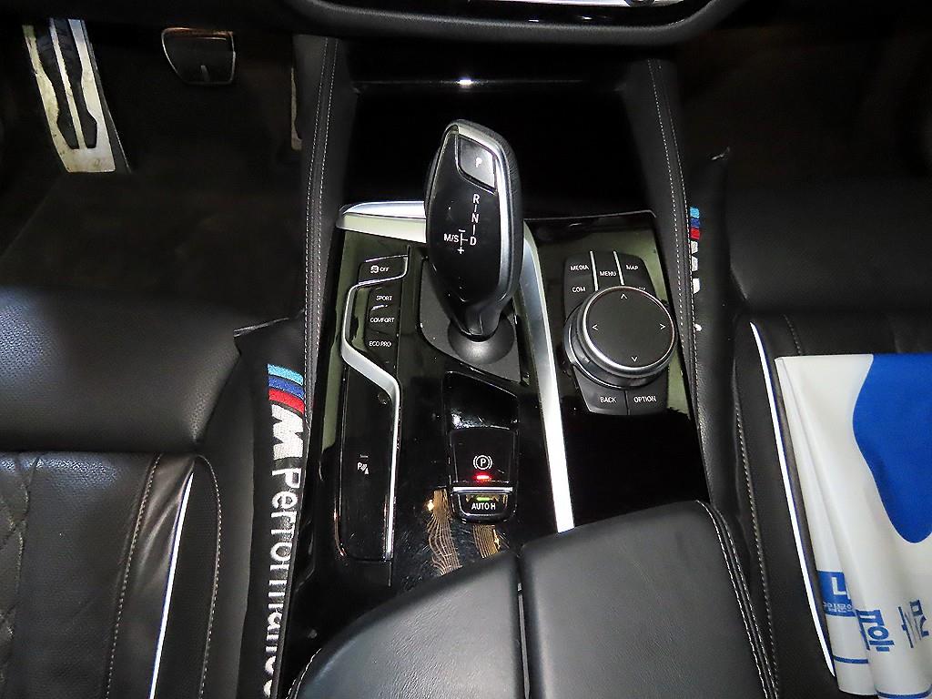 BMW 5-Series — photo 12
