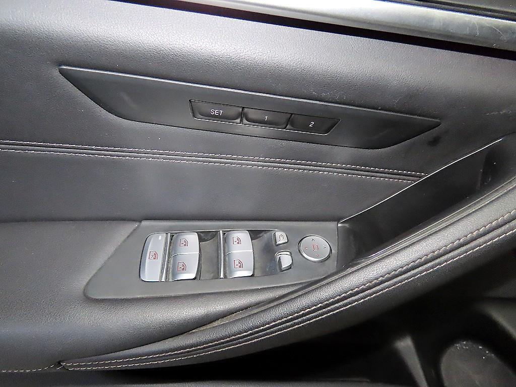 BMW 5-Series — photo 13