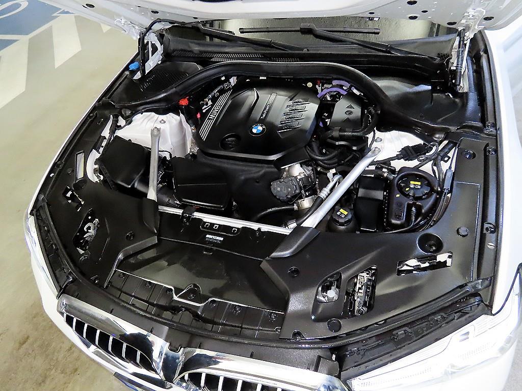BMW 5-Series — photo 19