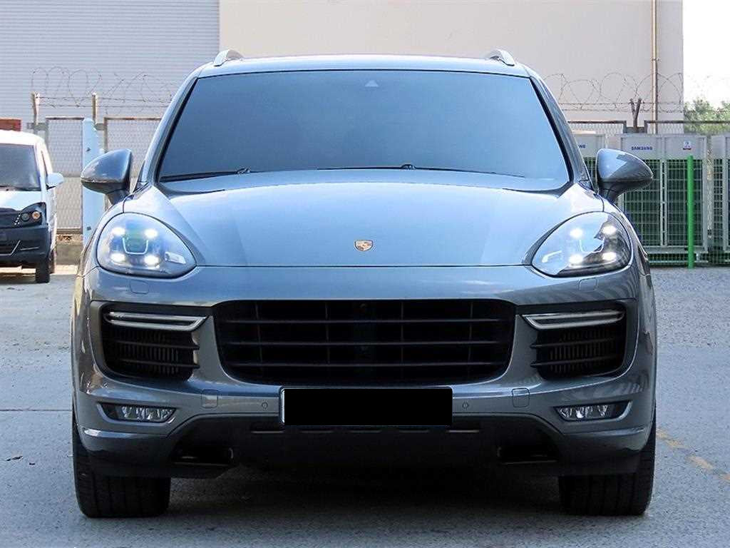 Porsche Cayenne — photo 02