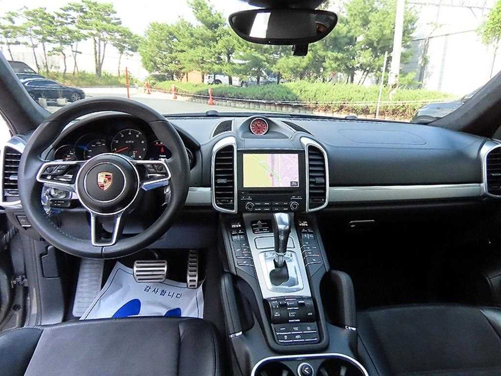 Porsche Cayenne — photo 07