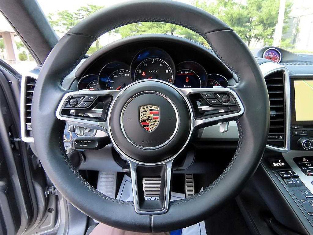 Porsche Cayenne — photo 08