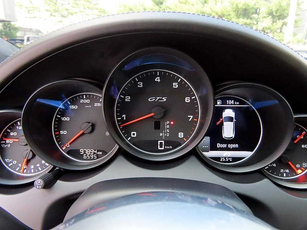Porsche Cayenne — photo 09