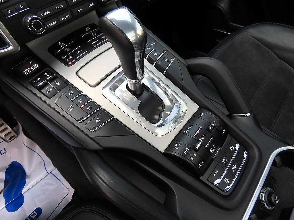 Porsche Cayenne — photo 10
