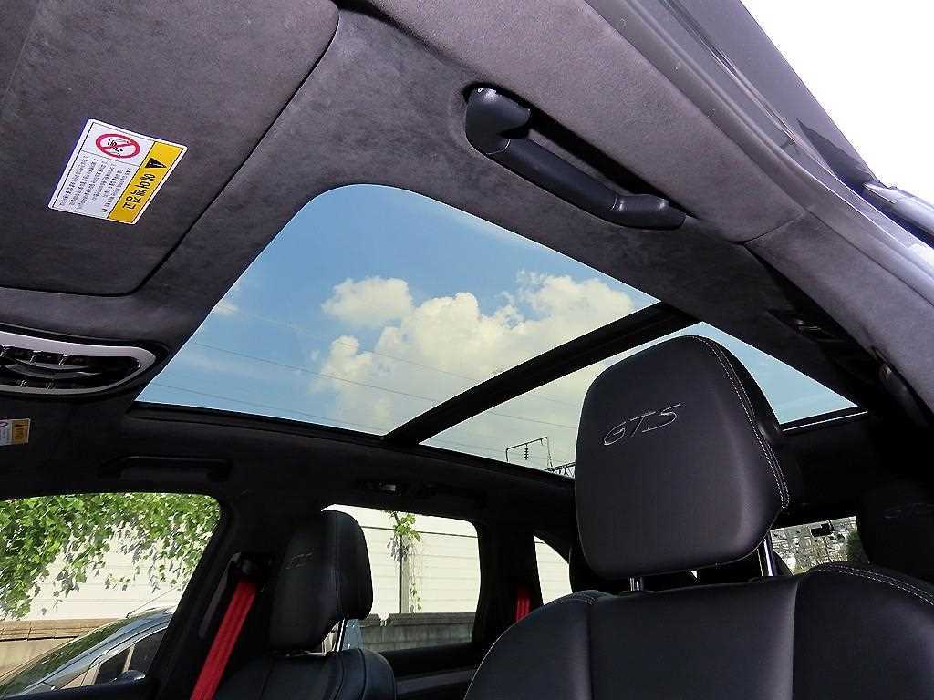 Porsche Cayenne — photo 16