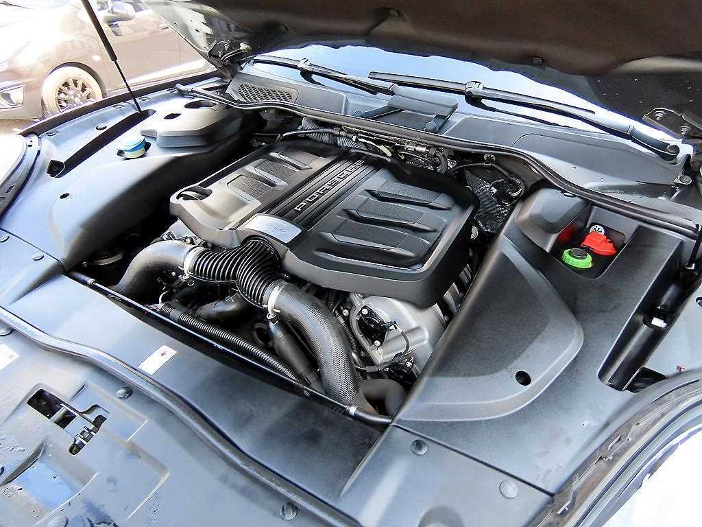 Porsche Cayenne — photo 19