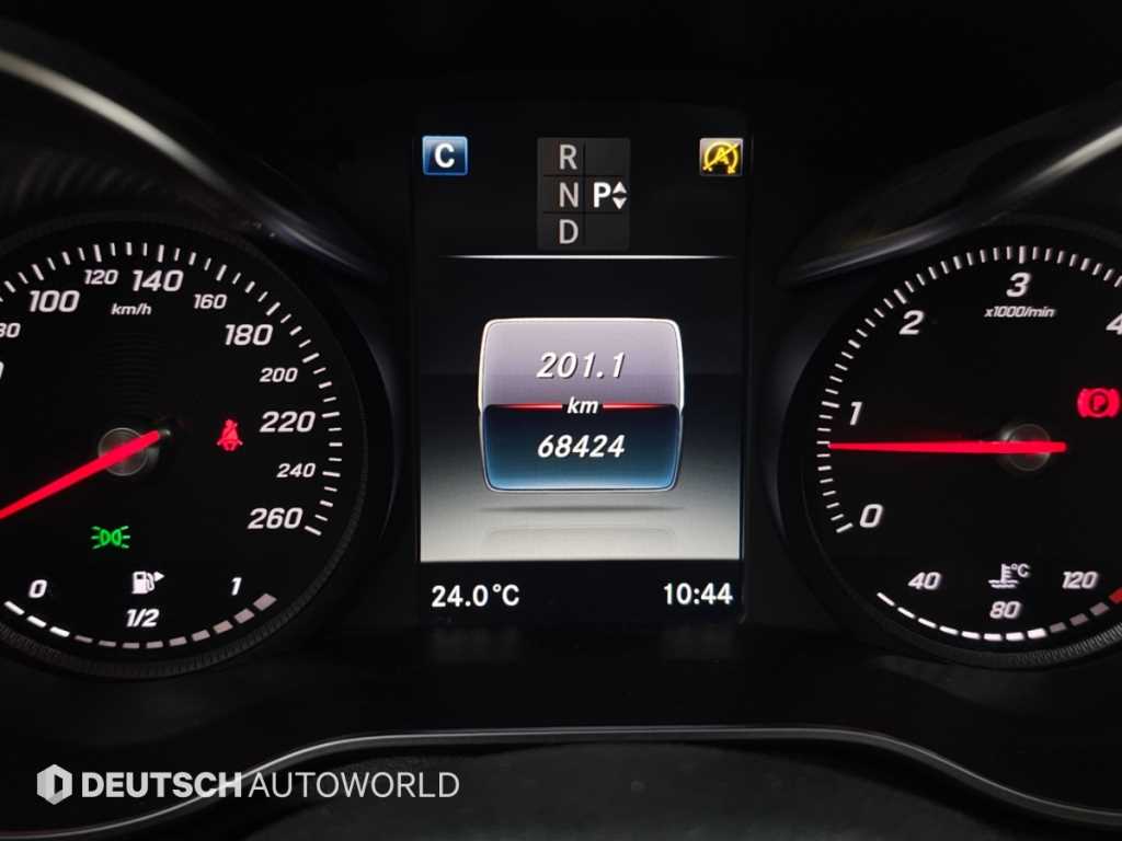 Mercedes-Benz C-Class — photo 08
