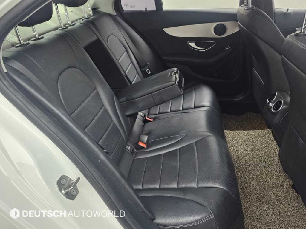 Mercedes-Benz C-Class — photo 12