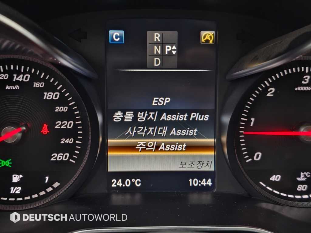 Mercedes-Benz C-Class — photo 17