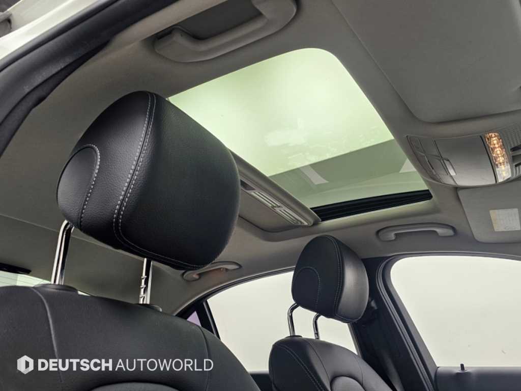 Mercedes-Benz C-Class — photo 18