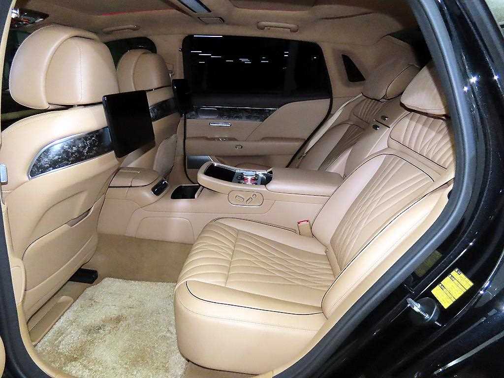 Genesis G90 — photo 07