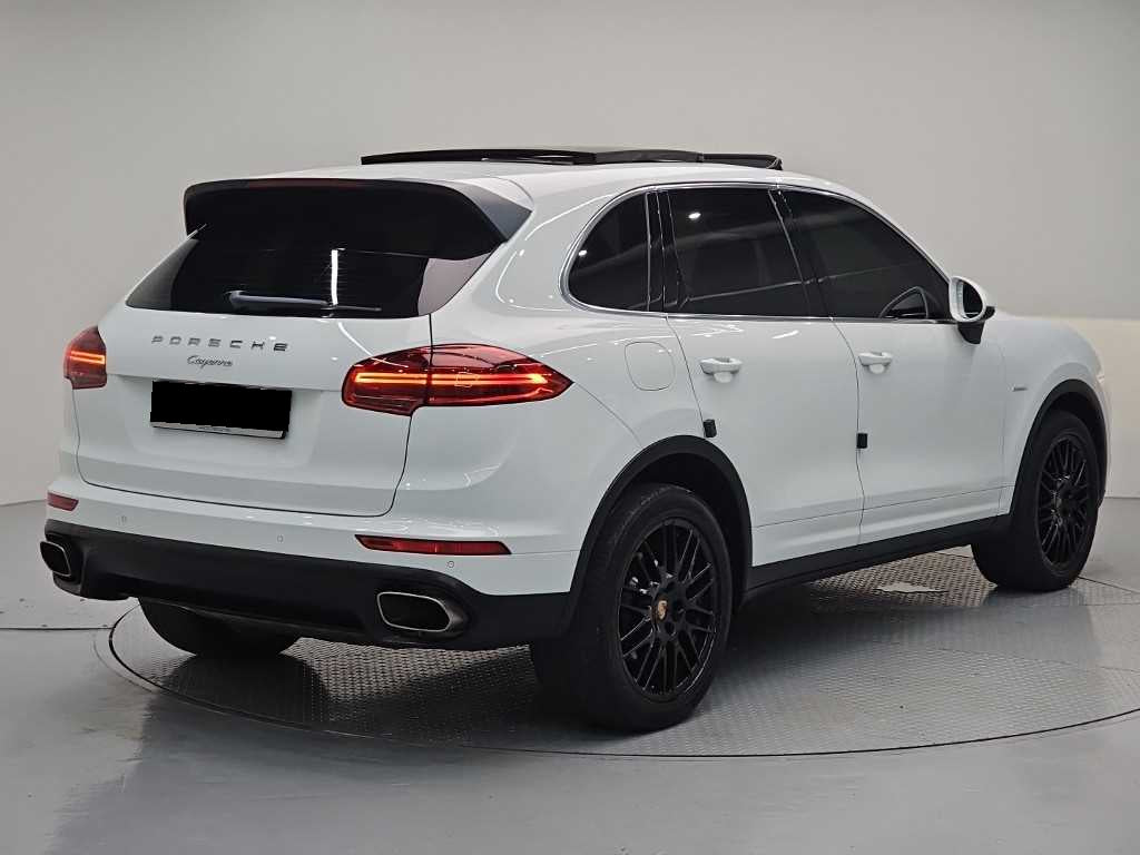Porsche Cayenne — photo 04