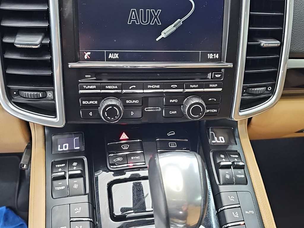Porsche Cayenne — photo 10
