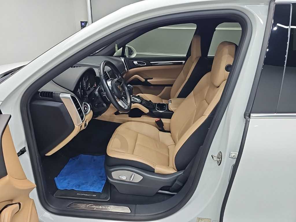 Porsche Cayenne — photo 11
