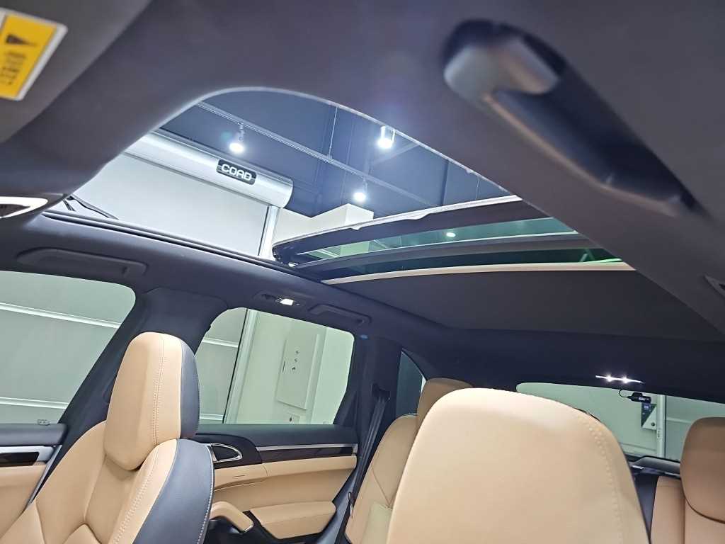 Porsche Cayenne — photo 14