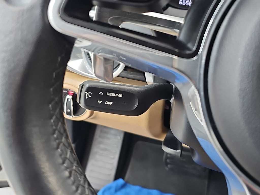 Porsche Cayenne — photo 18