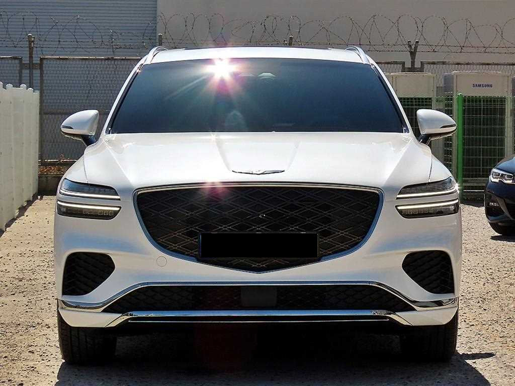 Genesis GV70 — photo 01