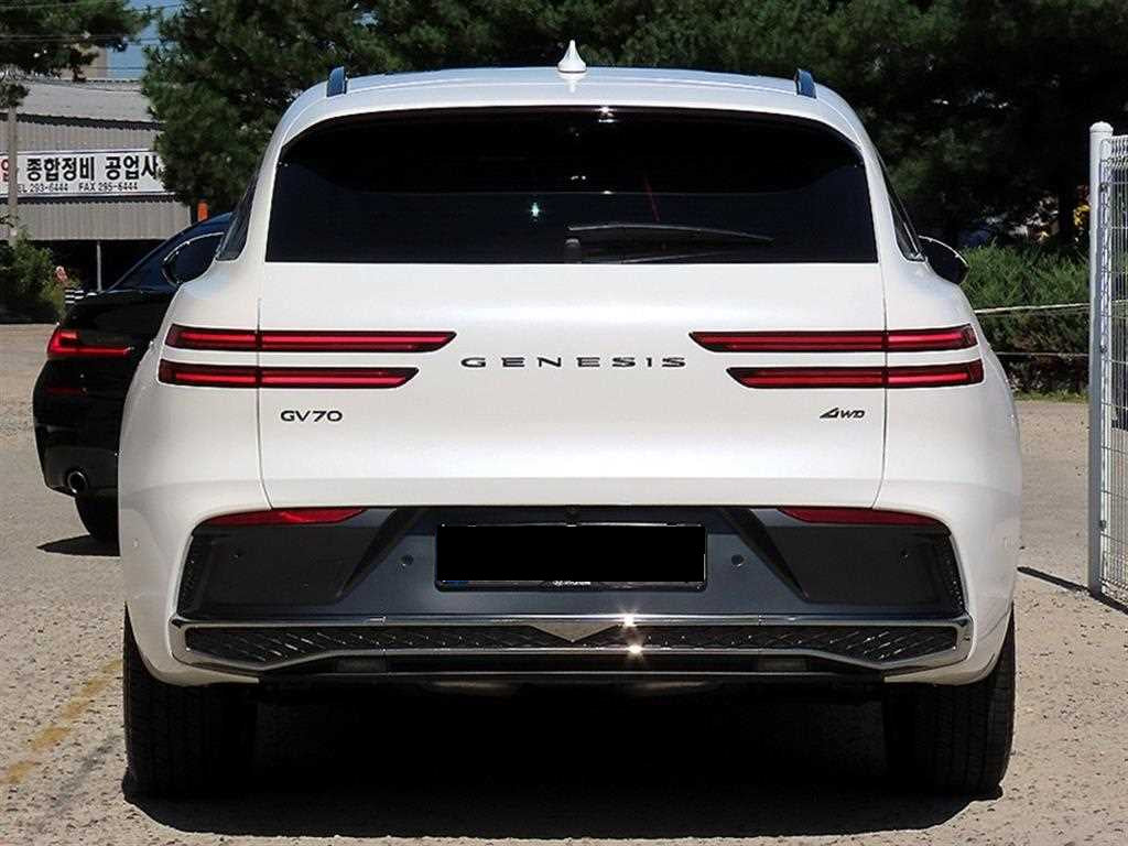 Genesis GV70 — photo 04