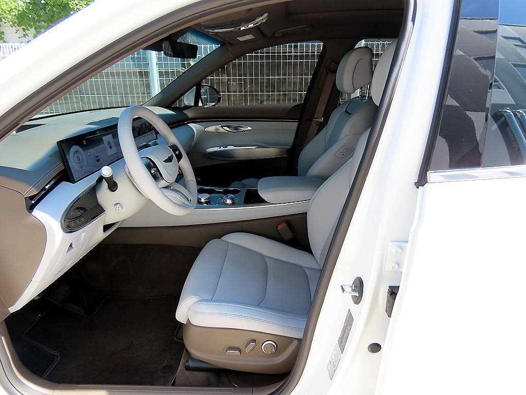 Genesis GV70 — photo 05