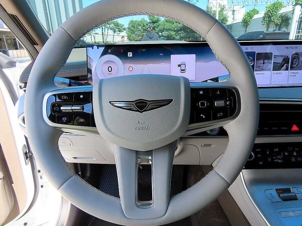 Genesis GV70 — photo 08