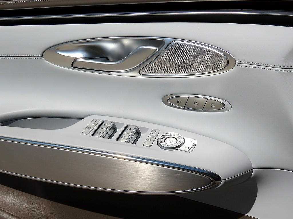 Genesis GV70 — photo 12