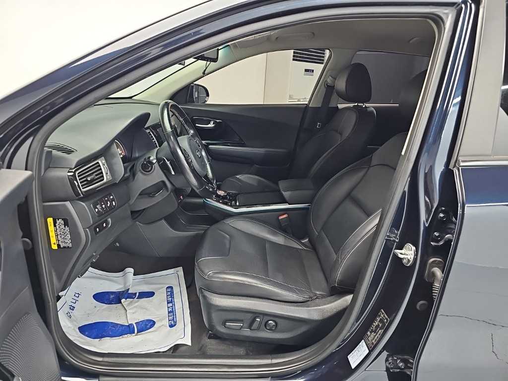 Kia Niro — photo 11