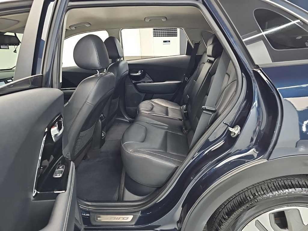Kia Niro — photo 12