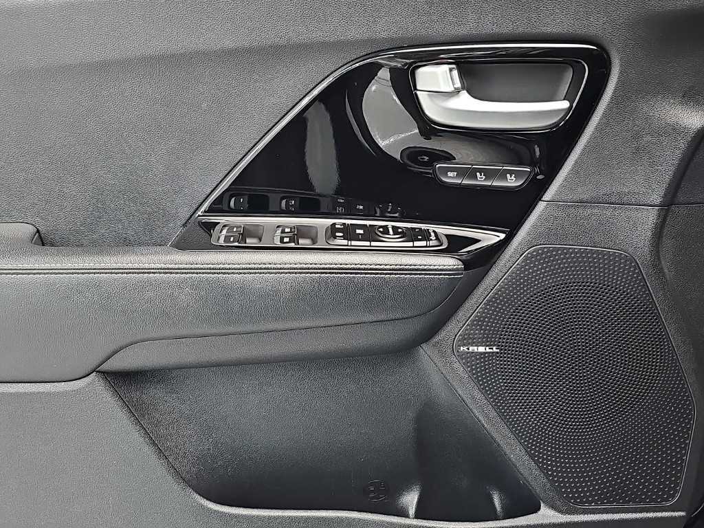 Kia Niro — photo 16