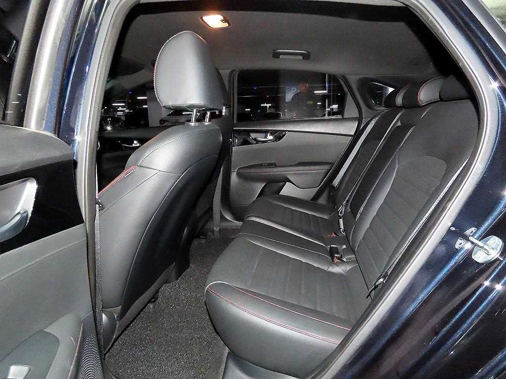 Kia K3 — photo 07