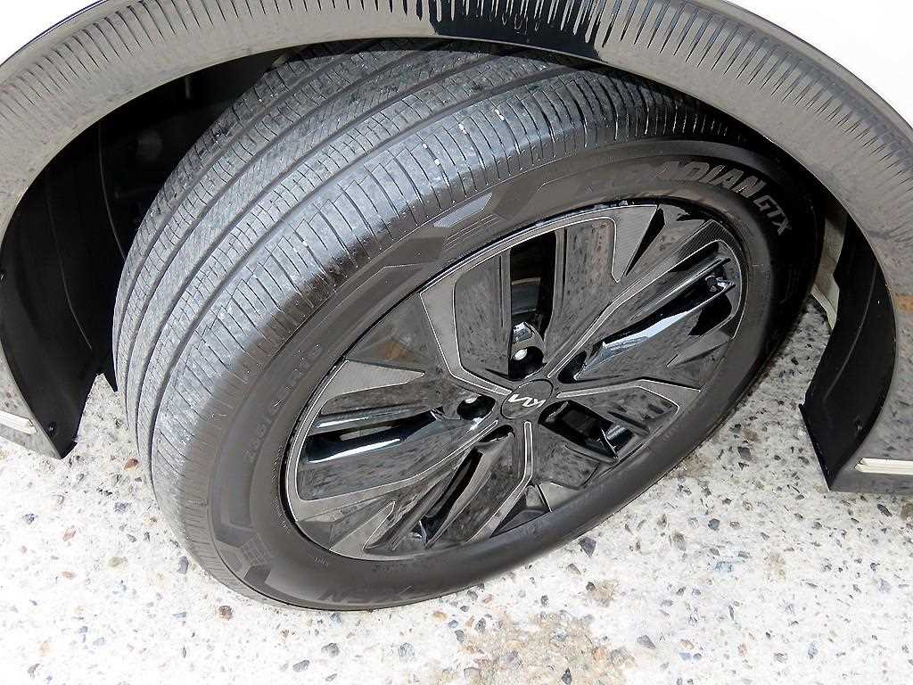 Kia EV6 — photo 20