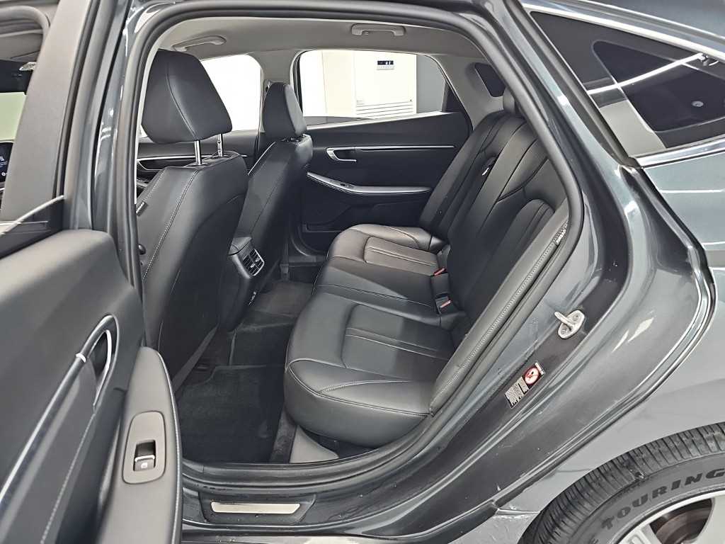 Hyundai Sonata — photo 12
