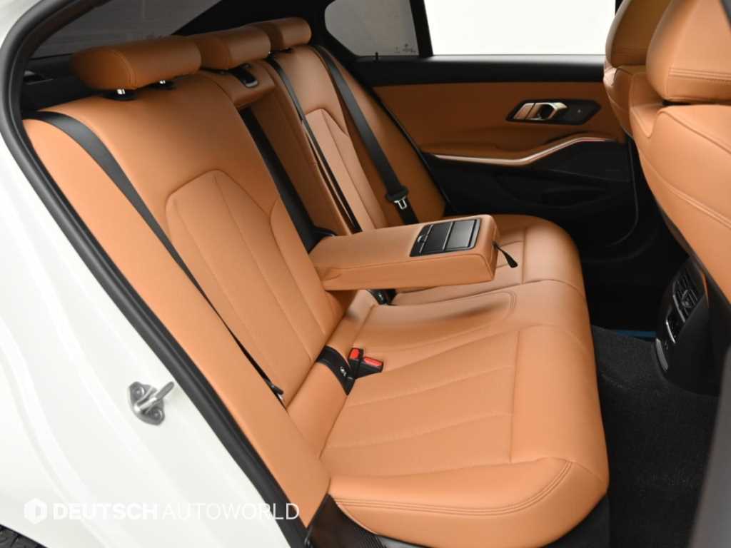 BMW 3-Series — photo 12