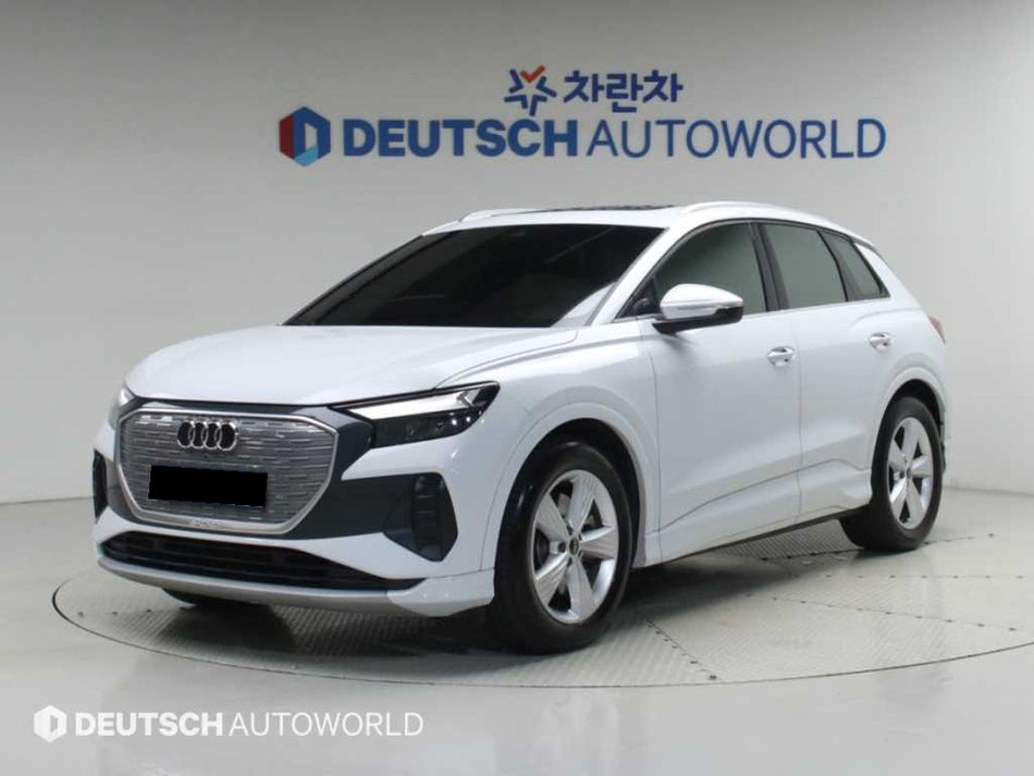 Audi Q4 e-tron — photo 01