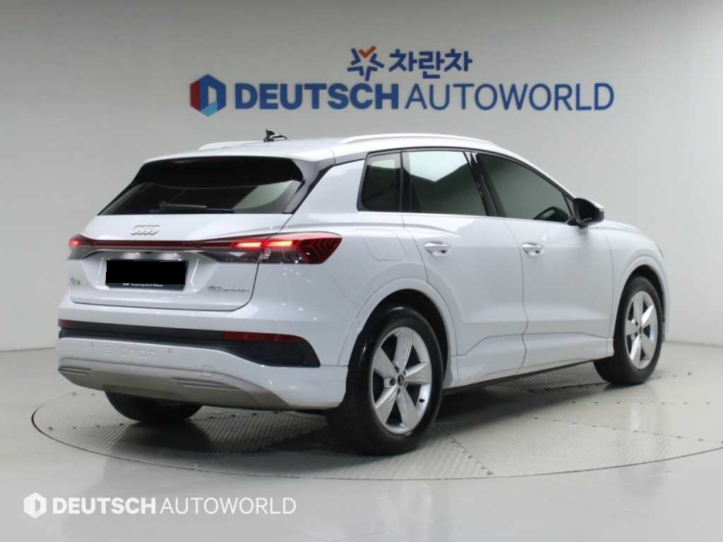 Audi Q4 e-tron — photo 02