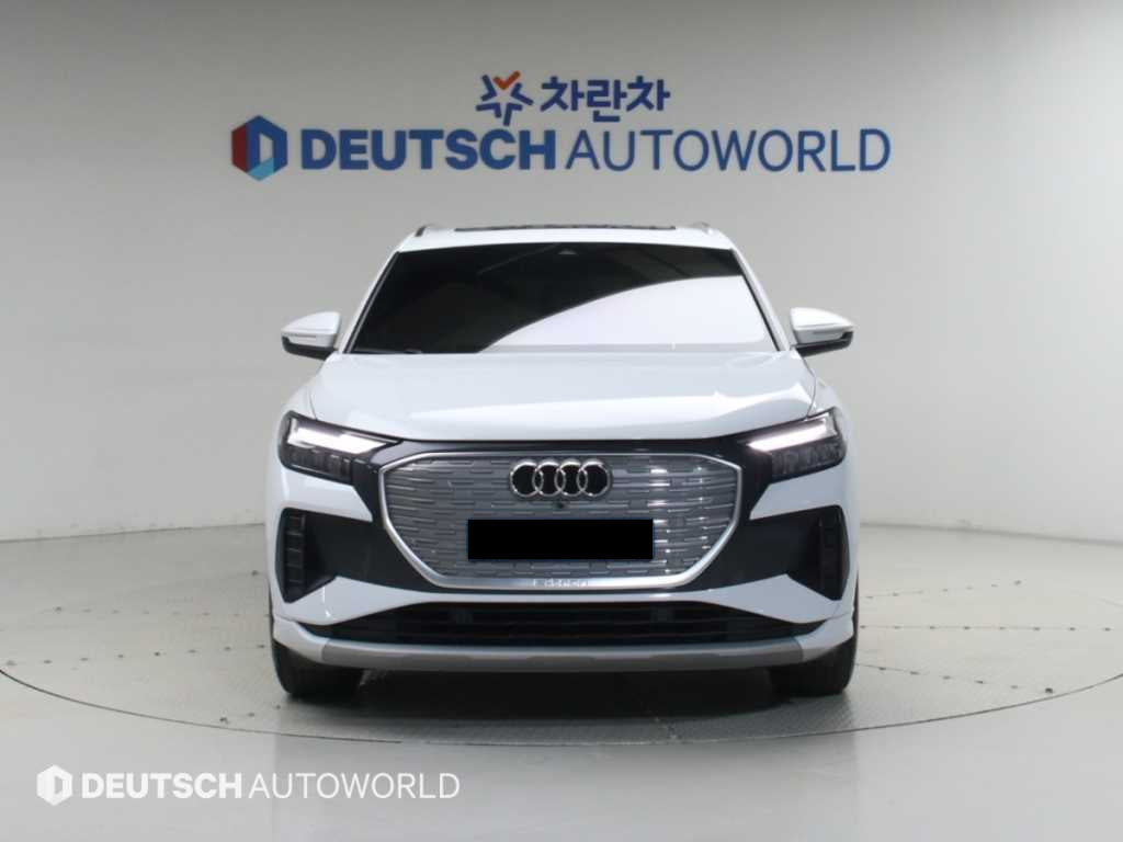 Audi Q4 e-tron — photo 03