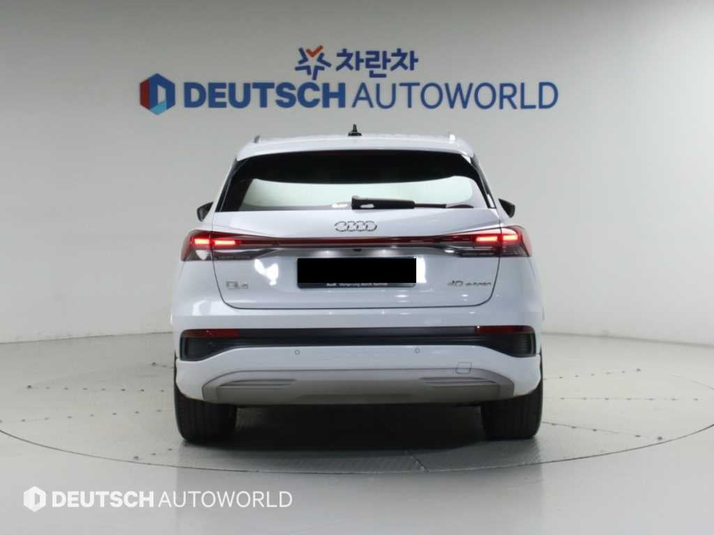 Audi Q4 e-tron — photo 04