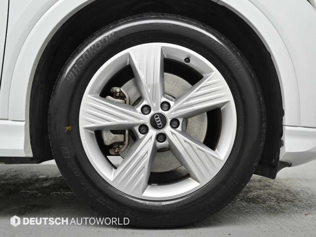 Audi Q4 e-tron — photo 05